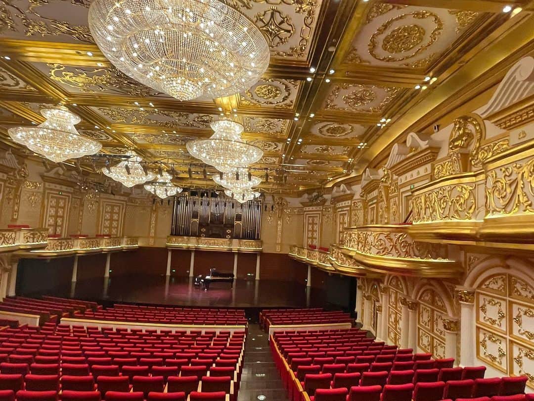 アグネス・チャンのインスタグラム：「Gorgeous Haifa CPAA Grand Theatre in Zhu Hai. Perhaps I will be doing a concert here too!」