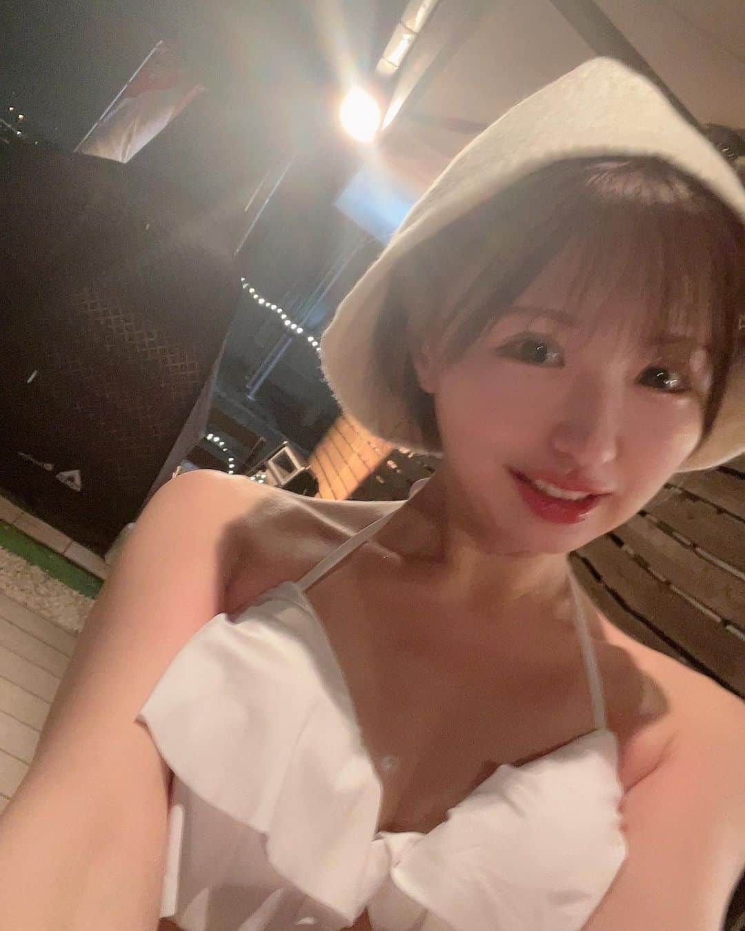 のインスタグラム：「スーパードーム大和高田店イメージガールの駒井まちです⭐️ 先日初めてテントサウナを体験してきました🏕️これからの季節は外気浴も気持ちいいですね😊」