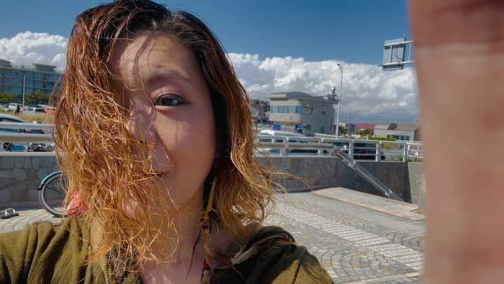 Tammyのインスタグラム：「今日の江ノ島😊  #Tammy #タミー #Tammyyanen #photo #シンガーソングライター #唄 #singer #songwriter #acousticguitar #artist  #music #song #恩学 #音楽 #live #love #life #湘南 #江ノ島 #海 #空 #晴天 #良い天気 #sea #sky #海岸 #江ノ島海岸」