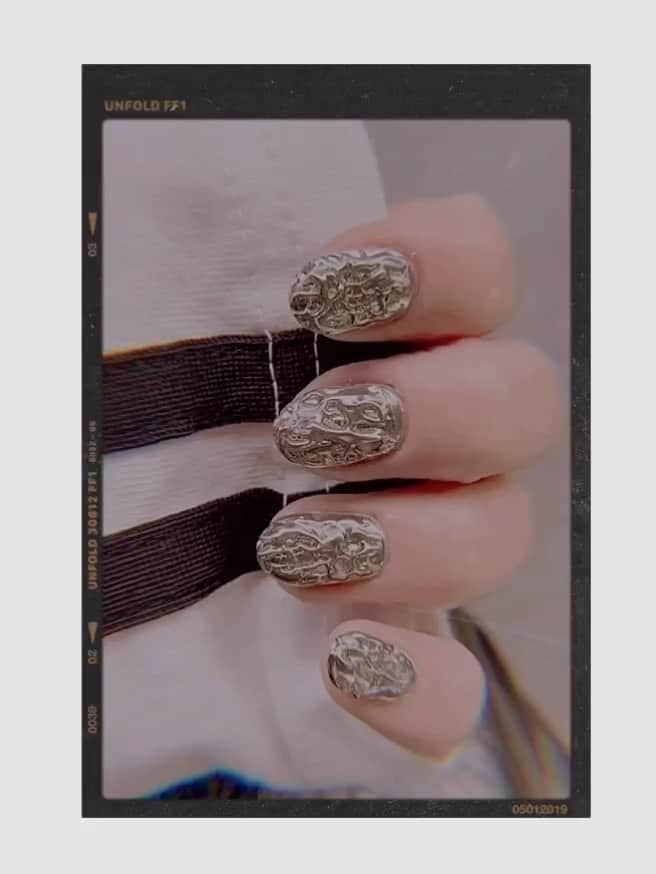 lve_xxxxのインスタグラム：「. . 🪩NEW NAIL ｷﾞﾗｷﾞﾗにしてもろて。  まつ毛も上向きになり 眉毛も整えて、バッチリ✌️  @_spicenails_  @eyelash_tane   初めての方で予約時にAiのｲﾝｽﾀ みたってゆーて頂いら 👁・💅10%OFF！  ご厚意に感謝！ 是非にーご活用くださいませ🪩✧  私はただの常連さん😂笑  .」
