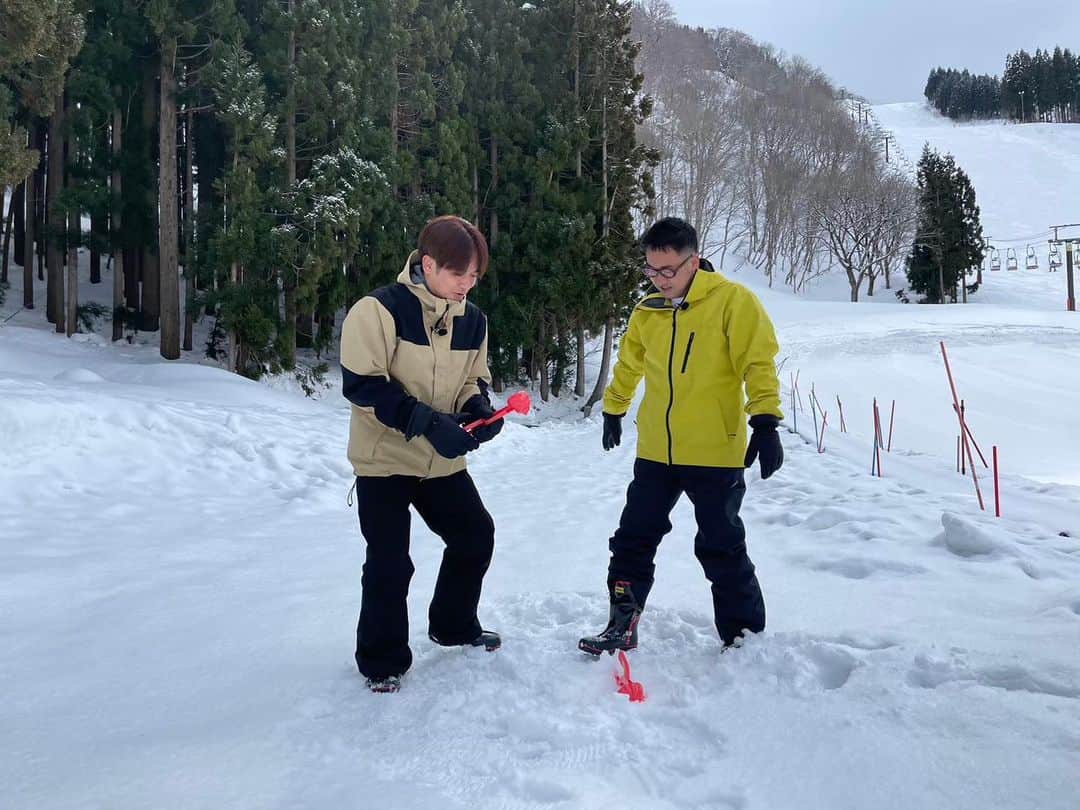 中西茂樹さんのインスタグラム写真 - (中西茂樹Instagram)「いとこよ。雪と戯れなさい。 #なすなかにし #従兄弟 #少し前の写真 #バズっちゃ #TVer #で見れます #しかしこの回はもう #見れません #なので #毎週見てね」4月16日 14時47分 - nasunakanakanishi