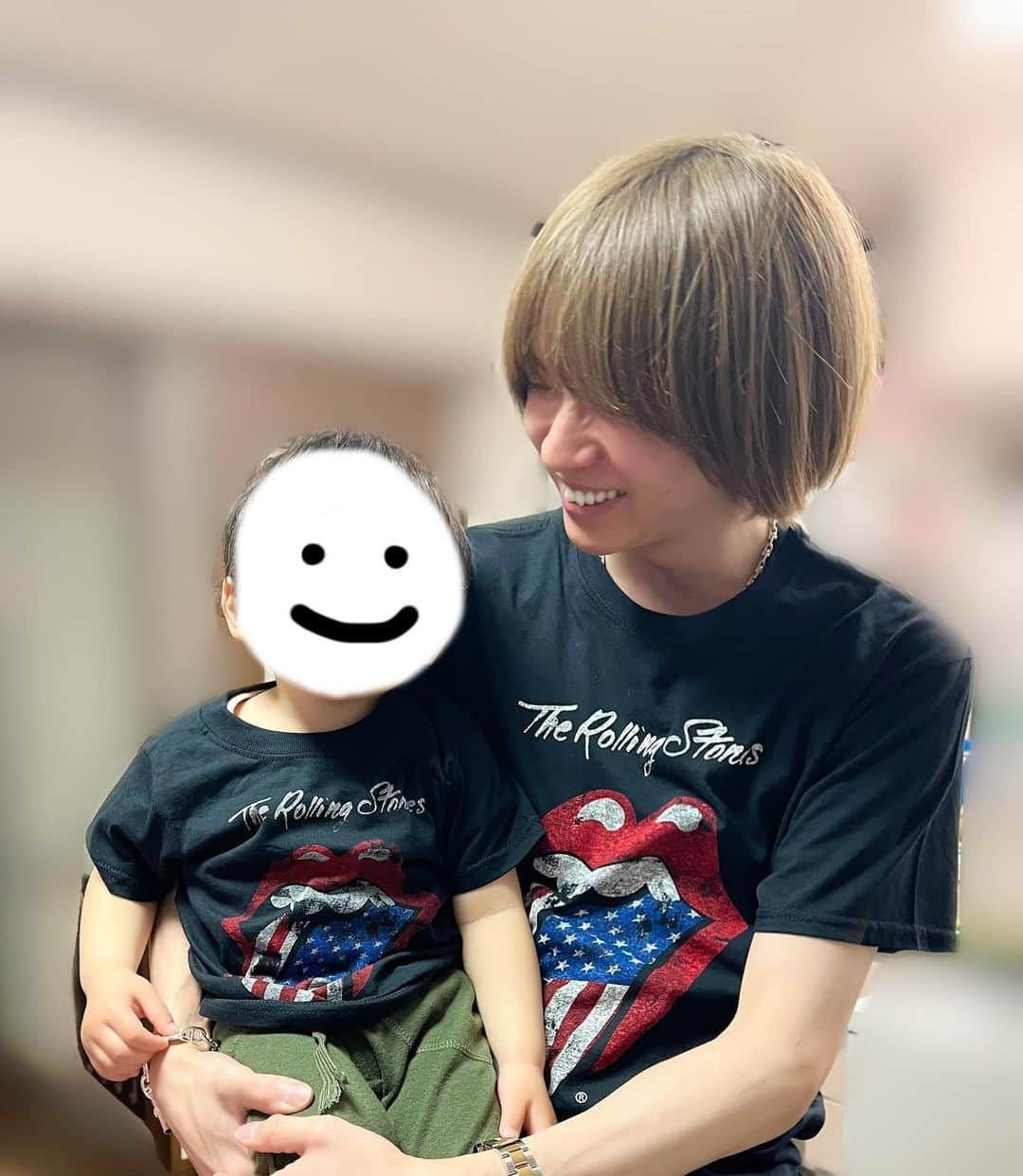 笹森裕貴のインスタグラム：「同じデザインの服を見つけたら、勝手に買って強引にお揃いして満足するおじやってます。 #甥っ子 #たぶん本人はそんなに喜んでない #だが #俺が楽しいからそれでいい」