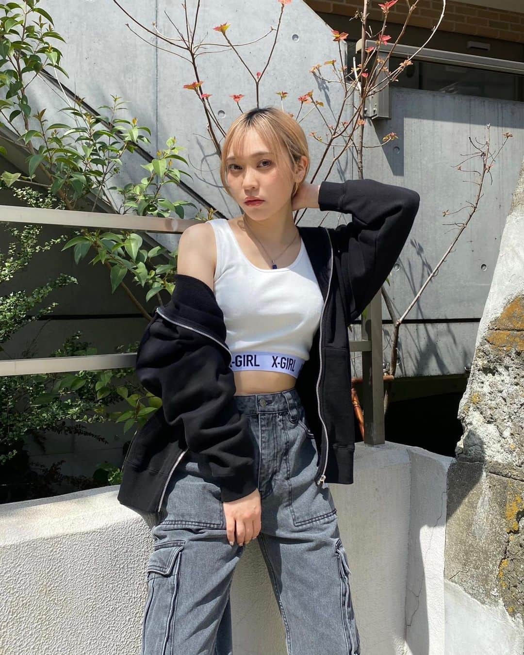 XGIRL_ootdのインスタグラム：「#xgirl_ootd @abibii92 160cm 　 X-girl store STAFF 　 ----------------------------------------------- ▪️LOGO TANK TOP ￥6,050(税込) ▪️DENIM CARGO PANTS ￥17,600(税込) ▪️LOGO STITCHED ZIP UP SWEAT HOODIE ￥14,300(税込) -----------------------------------------------  #xgirl #xgirljp #エックスガール #ストリートコーデ #ストリート系女子 #ストリート女子 #ストリートファッション #ブラトップ #タンクトップ #カーゴパンツ #モノトーンコーデ #y2k #y2kファッション #y2kstyle」