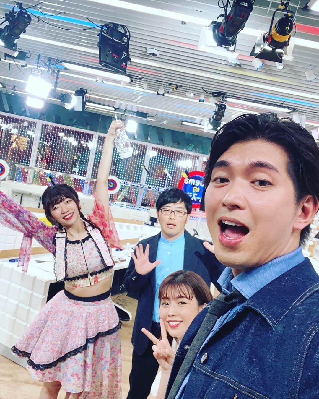 宮崎謙介さんのインスタグラム写真 - (宮崎謙介Instagram)「今日もAbema的ニュースショーへ。  色々なニュースを語り合います。  将棋の加藤一二三さんも来られて、将棋の世界のAIについて語られました。  学びと笑いのあるひと時でした。  #abematv #アベマ的ニュースショー #千原ジュニア #鈴木拓 #でか美ちゃん #田中萌 #加藤一二三」4月16日 15時23分 - miyazakikensuke1031