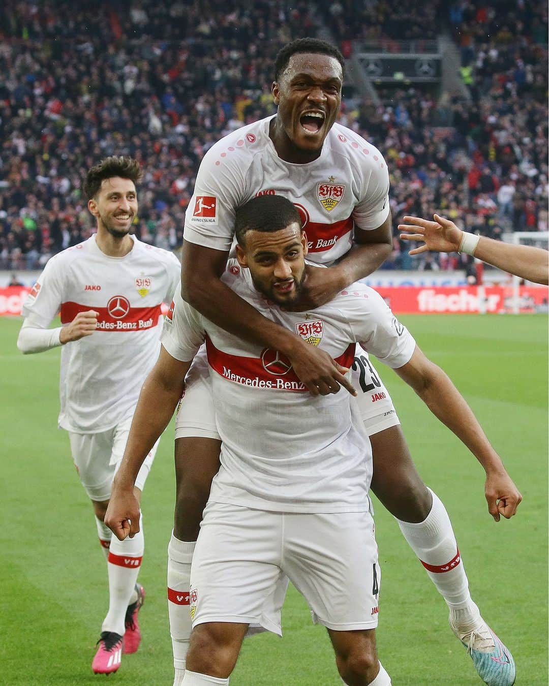 のインスタグラム：「Guten Morgen, liebe VfBler. ☀ War gestern was? 🤔😬 _ #VfB #VfBBVB 3:3 #vfbstuttgart #vfbstuttgart1893 #auscannstatt #furchtlosundtreu #VfBInsta」