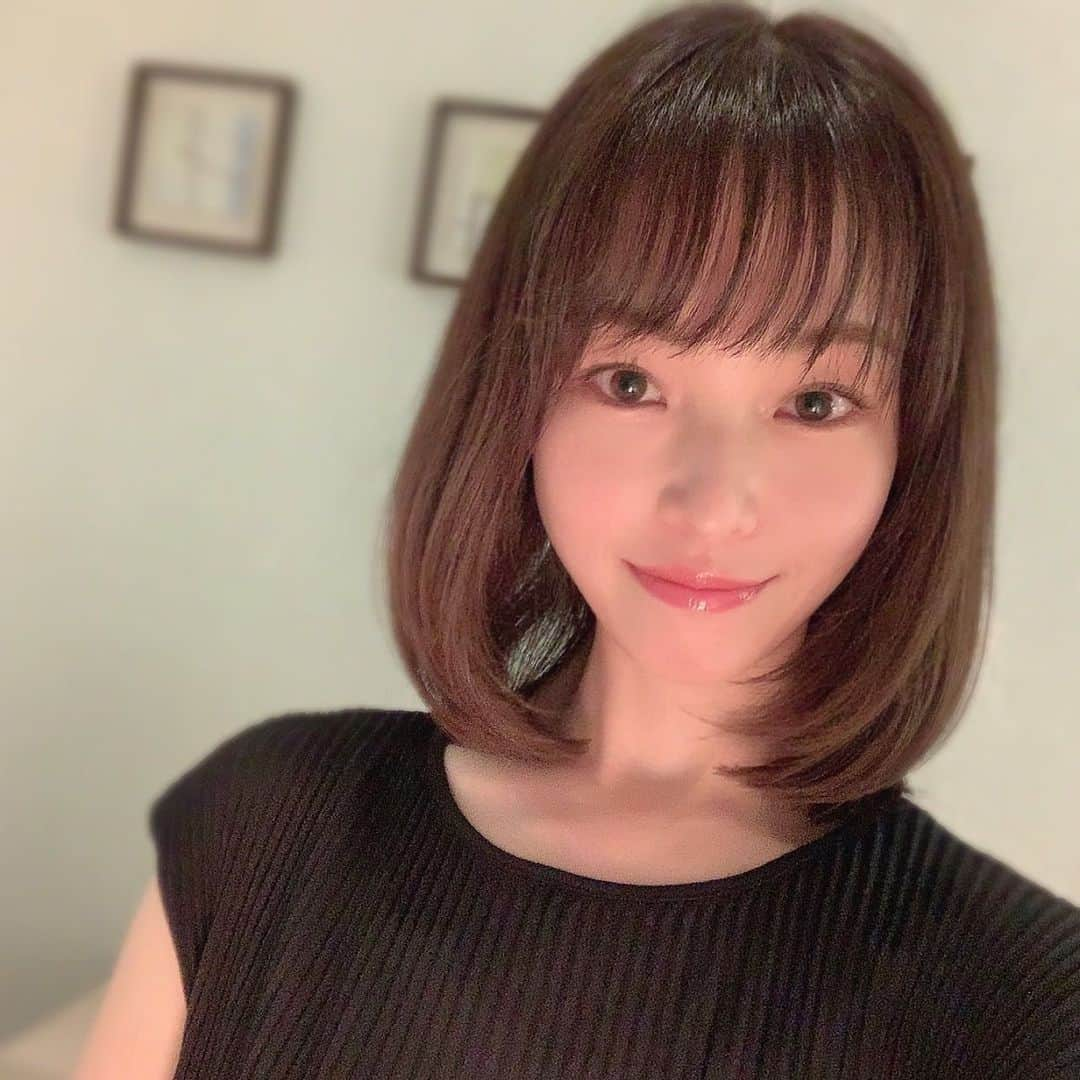 栗田萌さんのインスタグラム写真 - (栗田萌Instagram)「髪切ったよー✨ やっぱり、このくらいの長さがお気に入り💕  ボブではなくミディアムという長さらしいです♪ #栗田萌 #くりもえ」4月16日 15時32分 - kurimoe_official