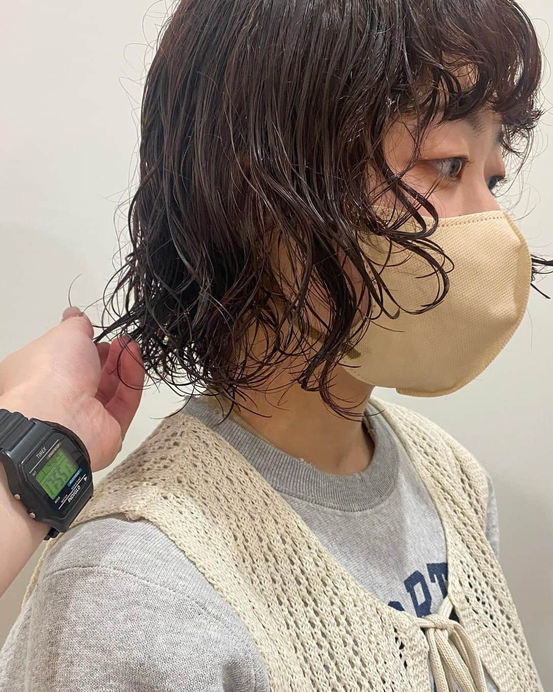 F. 梅田・中崎町エリアにある 美容室のインスタグラム：「.  春のイメチェンはパーマで！  @f.hair_and_relaxation」