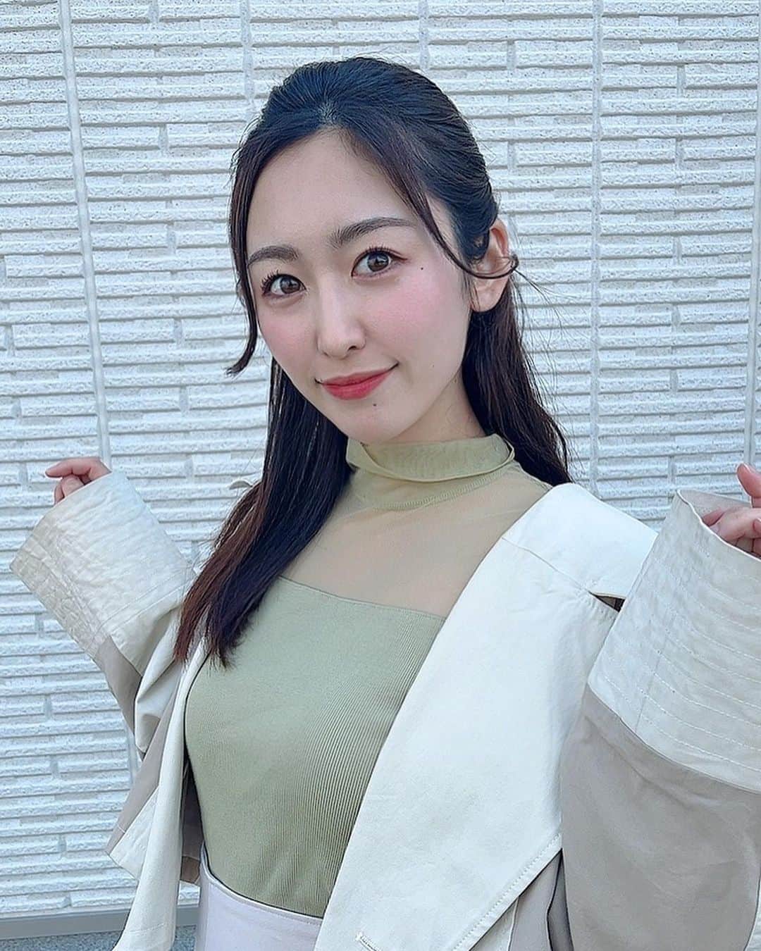 三輪晴香のインスタグラム：「. . 春服も楽しめてわくわく🌼  このシースルーがかわいい🥰  あ、ほくろ数えちゃだめ🤫  #ファッション #ファッションコーデ #シースルー #rienda #休日コーデ」