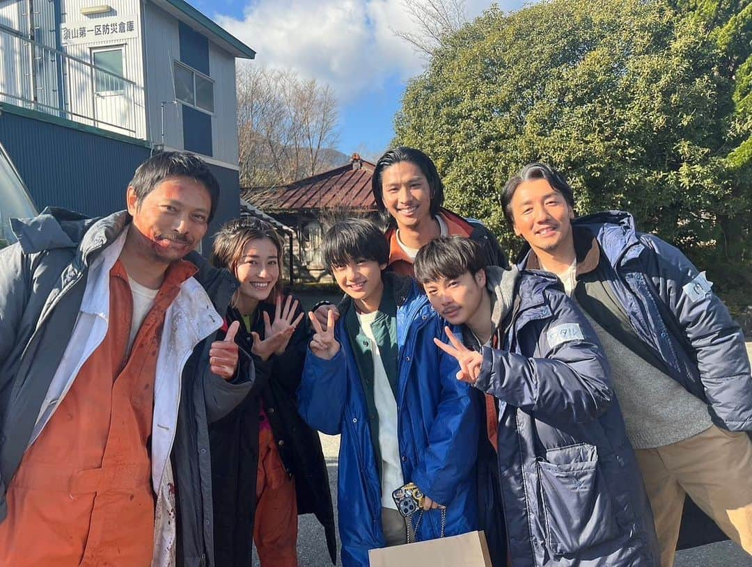 野村祐希さんのインスタグラム写真 - (野村祐希Instagram)「Season4 最終話 配信してます！  涼真くん、芝居に対しても出立ちもカッコよかった。 たくさん学ぶことができた。 もちろん、姜さん、弓削さん、淳平さん、公輝くん、それにチーム全員からも。 楽しい現場でしたなぁ。  最終話お見逃しなく。  #君と世界が終わる日に  #きみせか #hulu #竹内涼真 #玉城ティナ #飯豊まりえ #前田公輝 #鈴木たまよ #大西利空 #姜暢雄 #柾木玲弥 #守屋茜 #野村祐希 #桜井日奈子 #弓削智久 #溝端淳平」4月16日 15時45分 - yuknmr