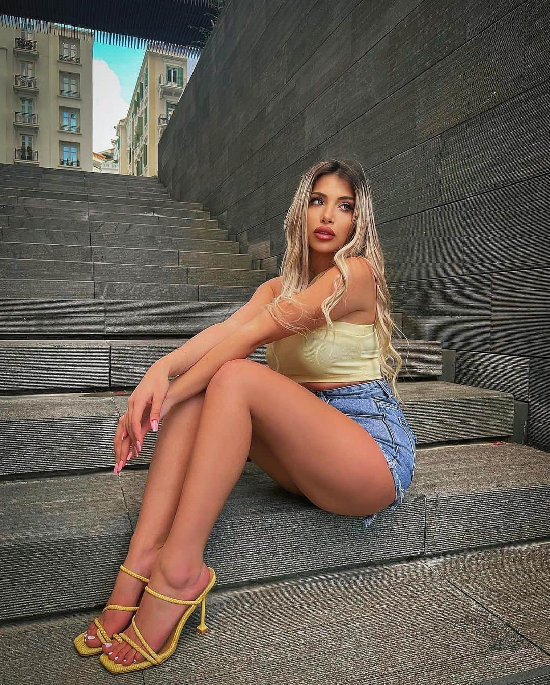 SHEINのインスタグラム：「Strap in and strut your stuff 💛🔥@joannabeainoo  🔎12790425  #SHEIN #SHEINforAll #SHEINstyle #fashion #chic」
