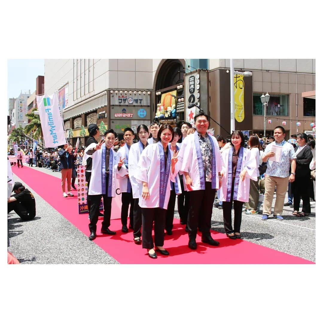 Hyatt Regency Naha Okinawaのインスタグラム：「All smiles and good vibes all around in #Kokusaidori   Cereblating #OkinawaInternationalMovieFestival with everyone who has been waited for this extravaganza 🎬️🎥  Thank you @oh_kinasai !!!  #redcarpet #沖縄国際映画祭レッドカーペット #沖縄国際映画祭 #島ぜんぶでおーきな祭 #weloveourneighborhood #weloveokinawa #welovemovies」