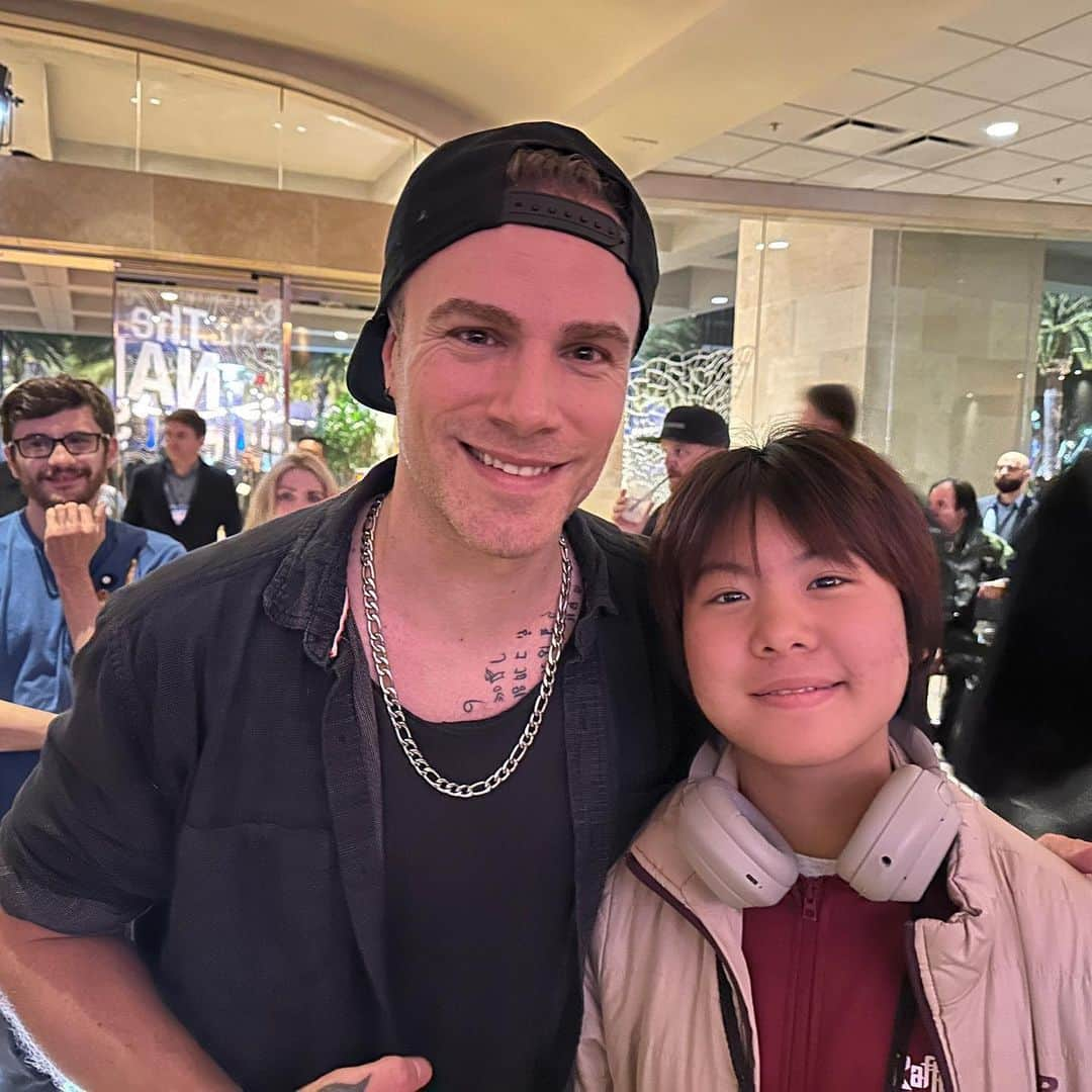 かねあいよよかのインスタグラム：「It was great to see @milesjschon after a long time! Miles, who I recorded with last year, is the son of Neal Schon of Journey and is a great guitarist! Today's show was great as well! Let's do another session together!  #milesschon #yoyoka #よよか  #namm #namm2023 #nammshow」