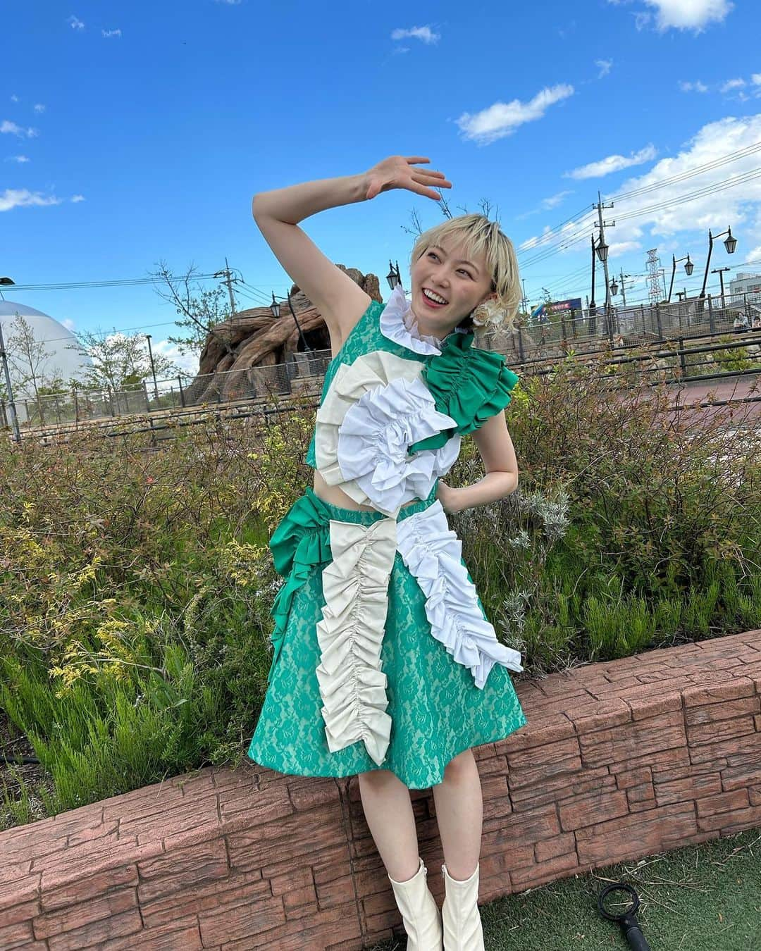 安本彩花さんのインスタグラム写真 - (安本彩花Instagram)「おてんき🌞🌈 メンバーカラーの緑好き💚  #私立恵比寿中学#エビ中#安本彩花 #丸顔ショートツヤツヤ笑顔担当」4月16日 17時10分 - yasumoto_ayaka_official