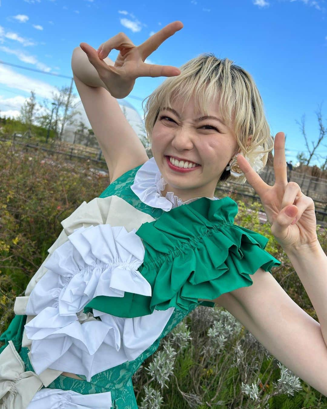 安本彩花さんのインスタグラム写真 - (安本彩花Instagram)「おてんき🌞🌈 メンバーカラーの緑好き💚  #私立恵比寿中学#エビ中#安本彩花 #丸顔ショートツヤツヤ笑顔担当」4月16日 17時10分 - yasumoto_ayaka_official