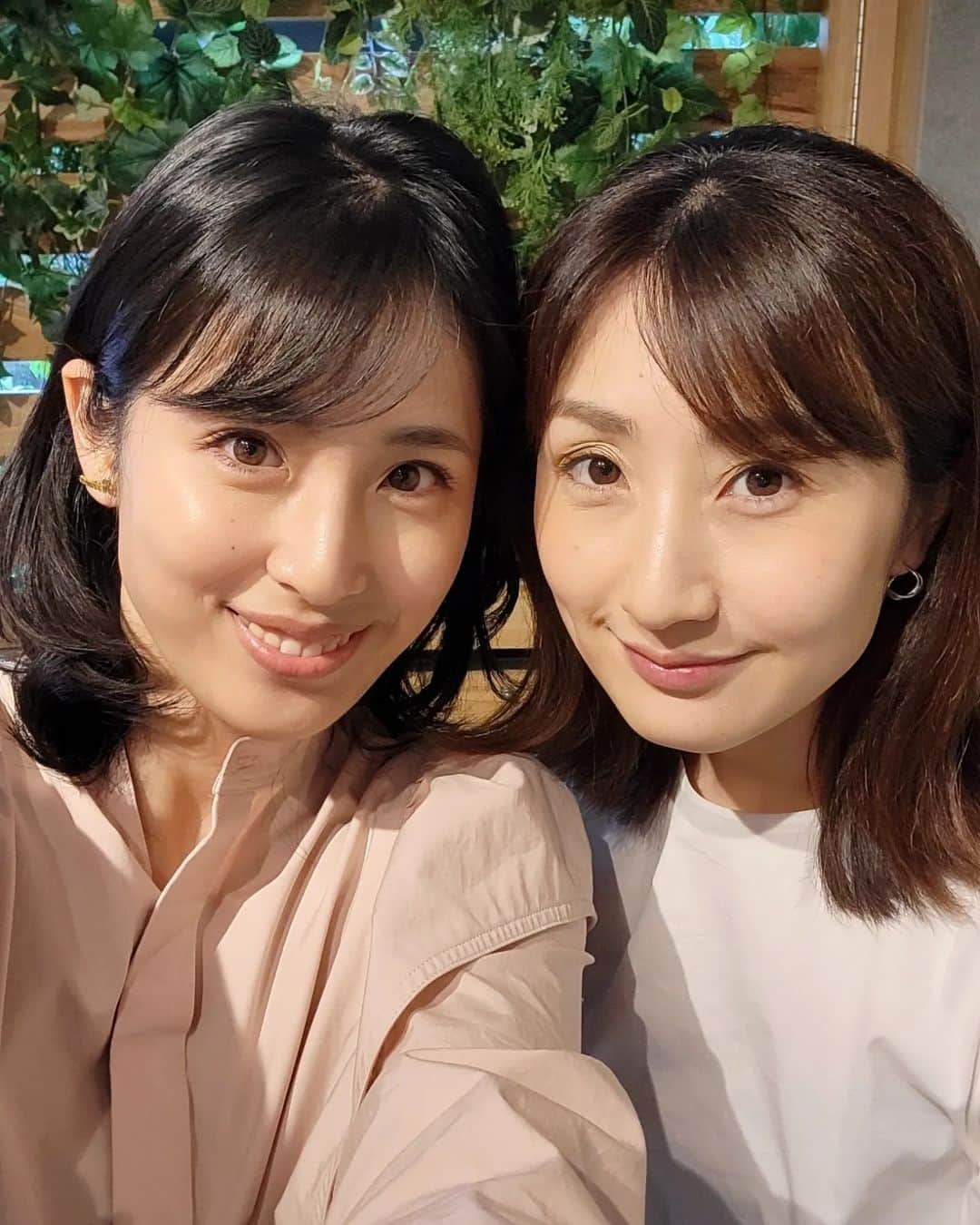 本仮屋リイナのインスタグラム：「青学法学部でいっしょに陸部マネをしてて、卒業後は、お互い地方アナウンサーになった同士🫶みおりん🐰 みおりんのバイタリティと行動力はいつも驚かされるし、刺激になります🥹⁡ ⁡今日もわたしにはない視点をたくさんもらって、⁡完全にリフレッシュできた日曜日🕊‎⁡ みおりんに感謝🫶 ⁡#みおりイナ」