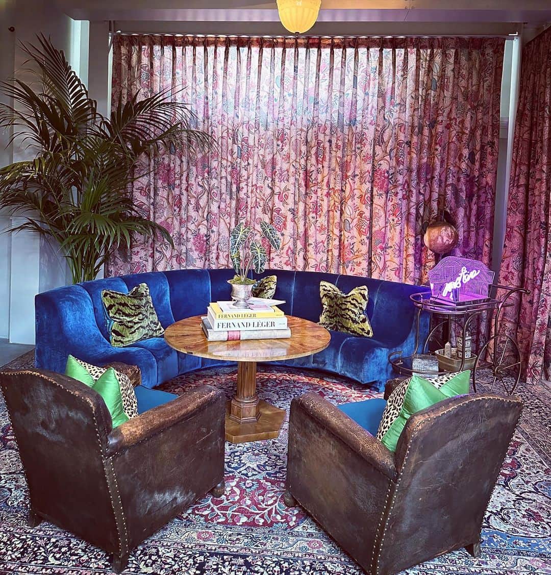 のインスタグラム：「Mesmerized by my visit @saintjosephsartsfoundation a couple of weeks ago in San Francisco. Inspiring and magical #jewelryasmedecinecm #artsfoundation #privateventproject #hearttoheartcm #sanfrancisco #visionaire」