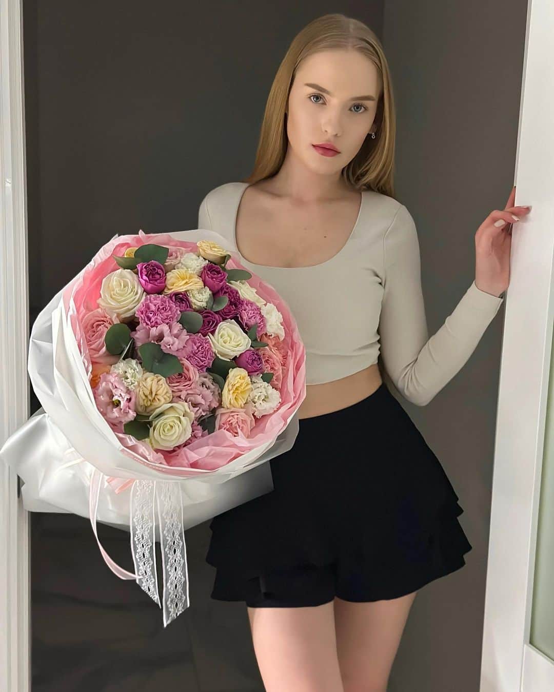 オクサナ・ネベセラヤのインスタグラム：「Пора возвращать улыбку:)」
