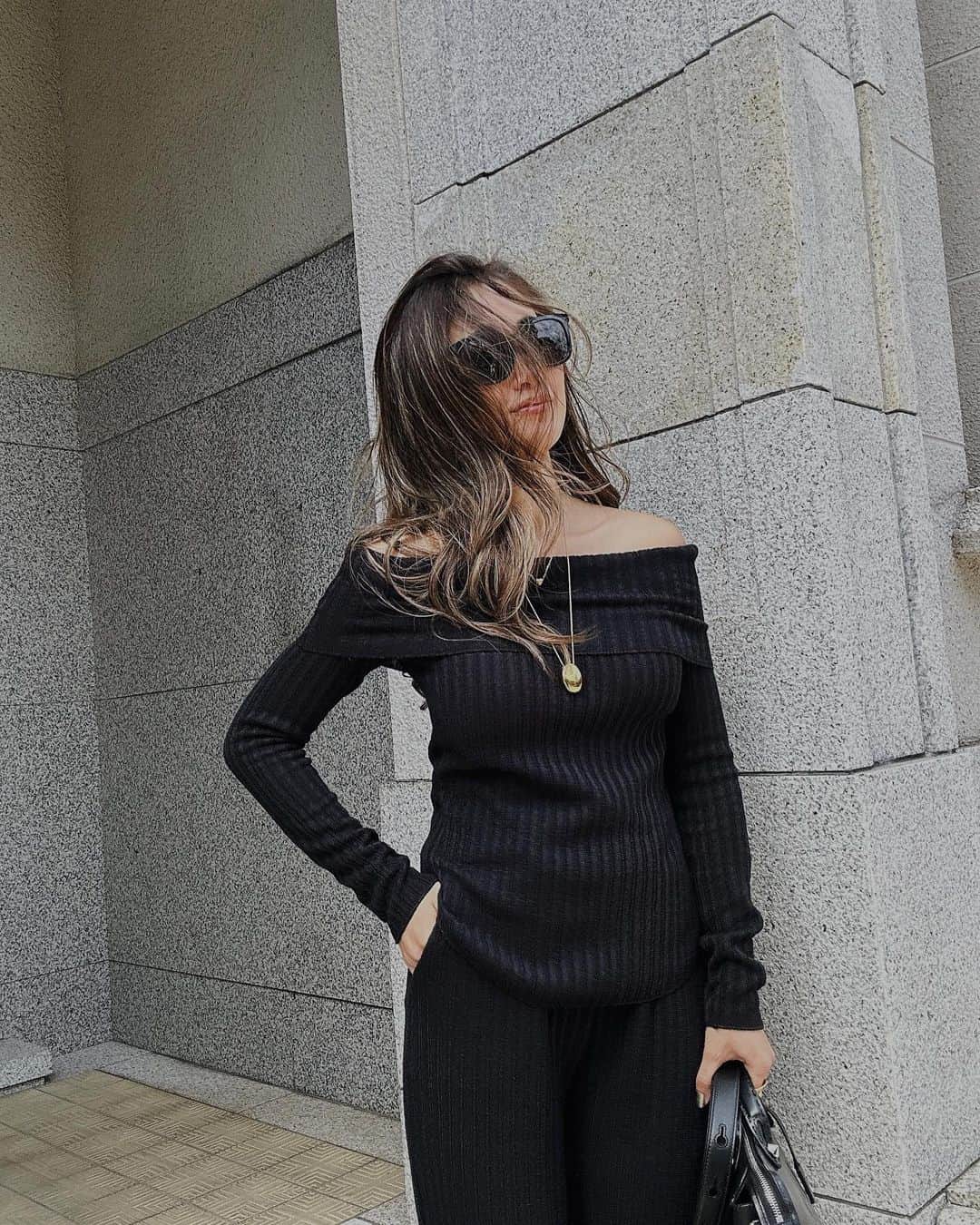 のインスタグラム：「@esutoreja  セットアップ1枚でお出かけ出来るようになってきたら可愛いセットアップ✔︎ 👇 Off shoulder setup . .  . 涼しい生地です‼︎ . . .  .  #esutoreja  #fashion #apparel #clothes #newarrivals #code #ootd #springfashion #springcollection #sscollection #ss2023 #春服 #春服コーデ #春ファッション #ジャケットコーデ #スカートコーデ #パンツコーデ#低身長コーデ#155cmコーデ #154cmコーデ #アパレルブランド #ディレクター #ファッションデザイナー #ファッションモデル #海外コーデ #海外ファッションコーデ #海外ガール #海外スタイル #海外トレンド」