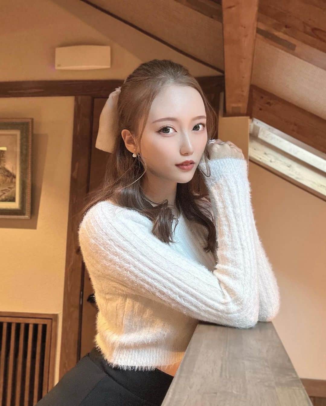 山下舞のインスタグラム：「投稿お久しぶりです⋆⸜🌷⸝‍⋆ ⁡ ⁡ ⁡ #淡路島#観光スポット#プチプラ#ニットコーデ #簡単ヘアアレンジ#韓国コーデ#温泉旅行#関西旅行 #スタイル#大人かわいいコーデ#コテージ#一棟貸し宿」