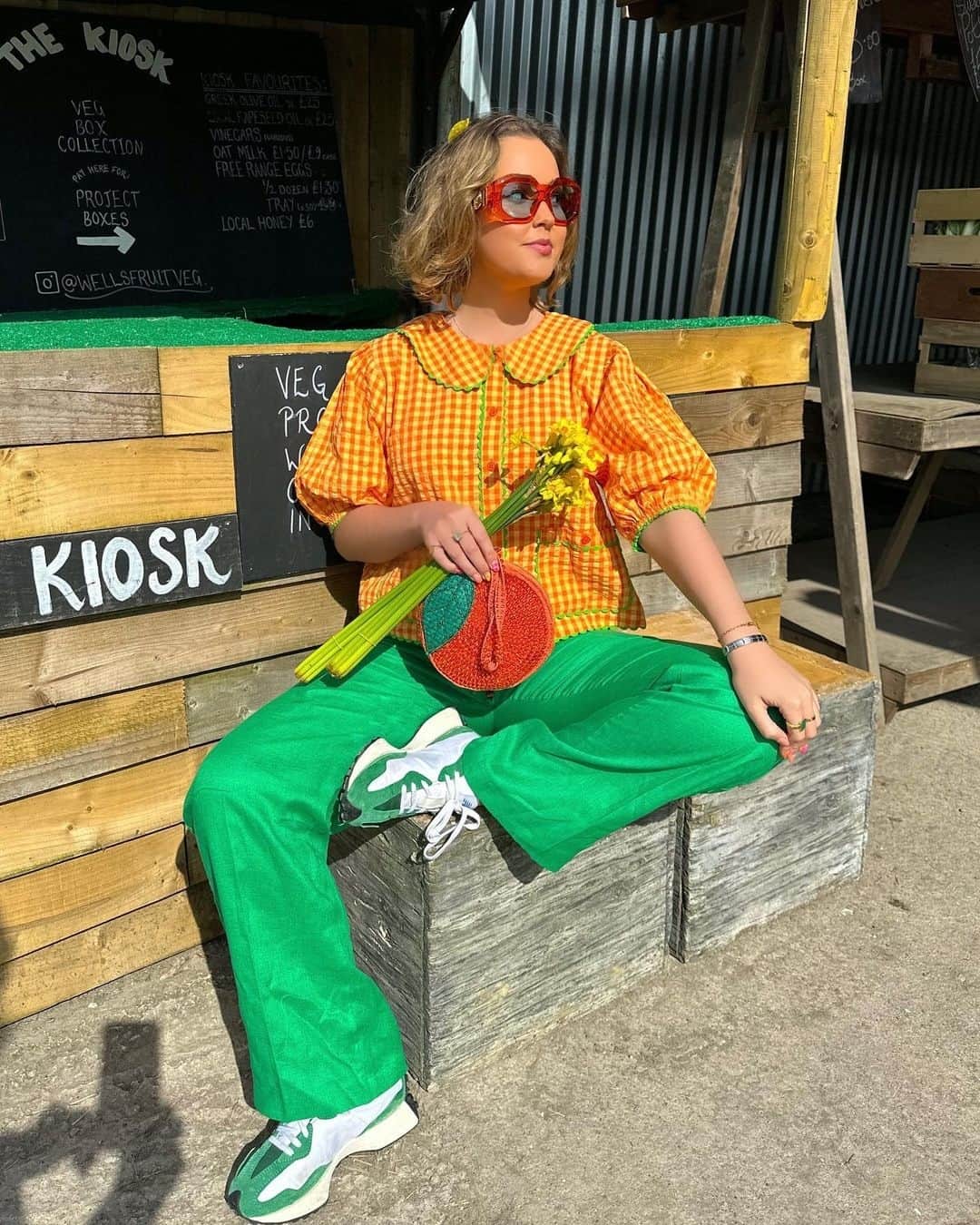 アクセサライズのインスタグラム：「Take weekend accessories to new levels 🍊⁠ repost: @styled.daisy⁠ Shop now!⁠」