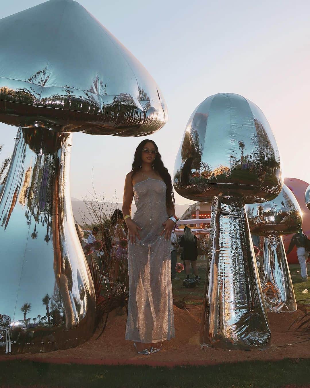 JANICE JOOSTEMAさんのインスタグラム写真 - (JANICE JOOSTEMAInstagram)「futuristic fairy 🍄🧚🏼 @revolve #revolvefestival」4月16日 17時10分 - janicejoostemaa