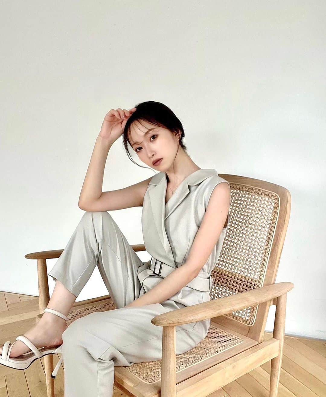 木田絵里香のインスタグラム：「. 毎年人気のコンビネゾン♡ テーパードでヒールとも合うから結婚式にもおすすめ☺︎✌🏼 . #コンビネゾン#コーデ」