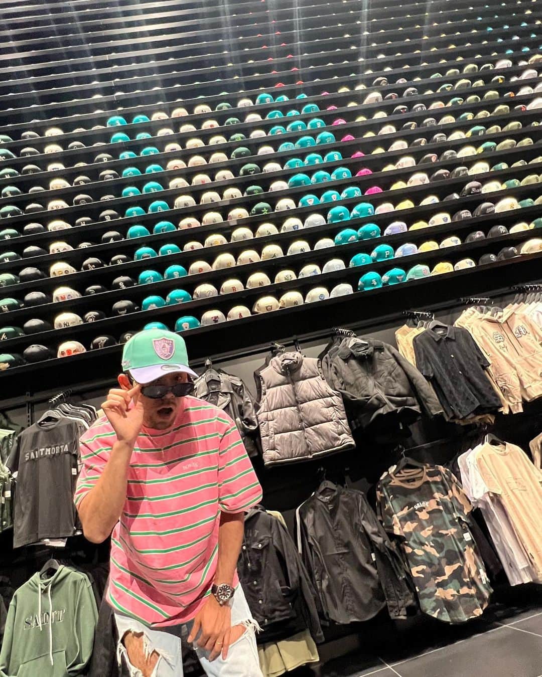 SONNYさんのインスタグラム写真 - (SONNYInstagram)「Found a new spot to stop by in Vegas @culturekings , even got invited to a secret vip room in the back for the high rollers💵  新たなスポット開拓、裏にある秘密のVIPルームに招かれました。ベガスならではの粋な計らい😜  #lasvegas #culturekings #ラスベガス #ラスベガス生活」4月16日 17時05分 - sonnyprimetime
