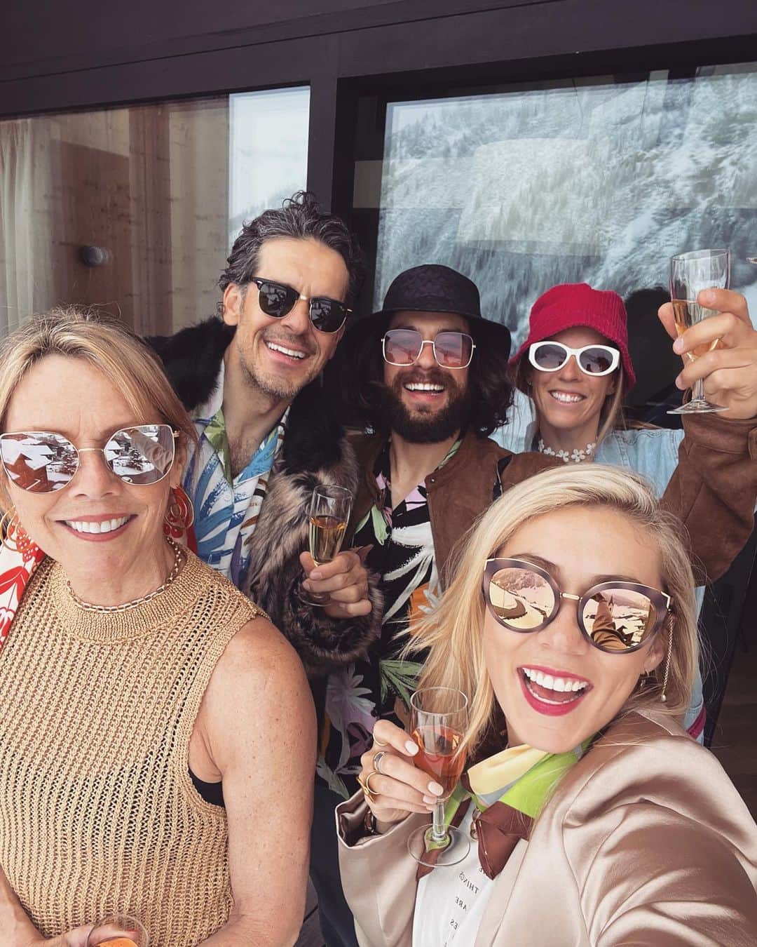 ミカエラ・シフリンのインスタグラム：「What a fun time celebrating Kilian’s big day at @warth52! So many wonderful people came together from all over to join the celebration and it just goes to show how much we all love working with and knowing you☺️ Cheers to the years to come— you’re just getting started!」
