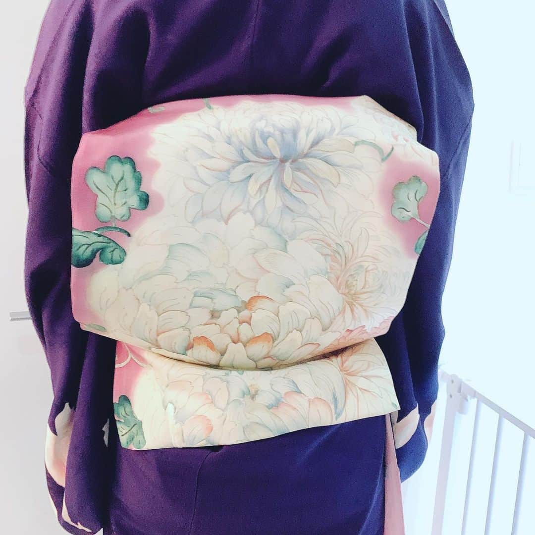 峰なゆかさんのインスタグラム写真 - (峰なゆかInstagram)「木蓮の着物に牡丹の帯でわが子ちゃんとチャラヒゲと品川水族館へ #アンティーク着物　#着物　#着物コーディネート　#着物コーデ　#今日の着物　#kimono #ootd」4月16日 17時31分 - minenayuka