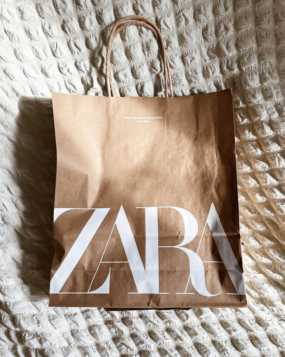 AriizumiEmaさんのインスタグラム写真 - (AriizumiEmaInstagram)「ZARAのハイウェストパンツの形が好きで、好みな色が出ると買っています✨ 先日チラッと見たら、淡いブルーが爽やかで購入しました💕 淡いイエローもあって、可愛かったです💕 ・ #zara#zarawoman #zara購入品 #ハイウェストパンツ」4月16日 17時40分 - ema_ariizumi