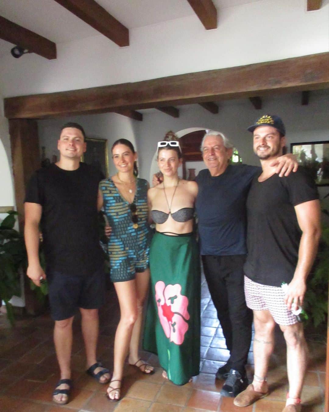 タリアナ・バルガスのインスタグラム：「Celebrating life 🫶🏻 La familia El mayor tesoro de la Vida ♥️」