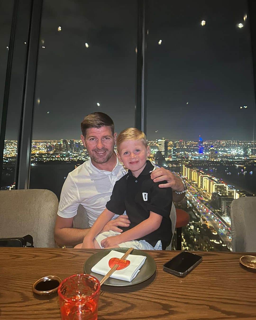 スティーヴン・ジェラードのインスタグラム：「🤩 @sushisambadubai 👌」