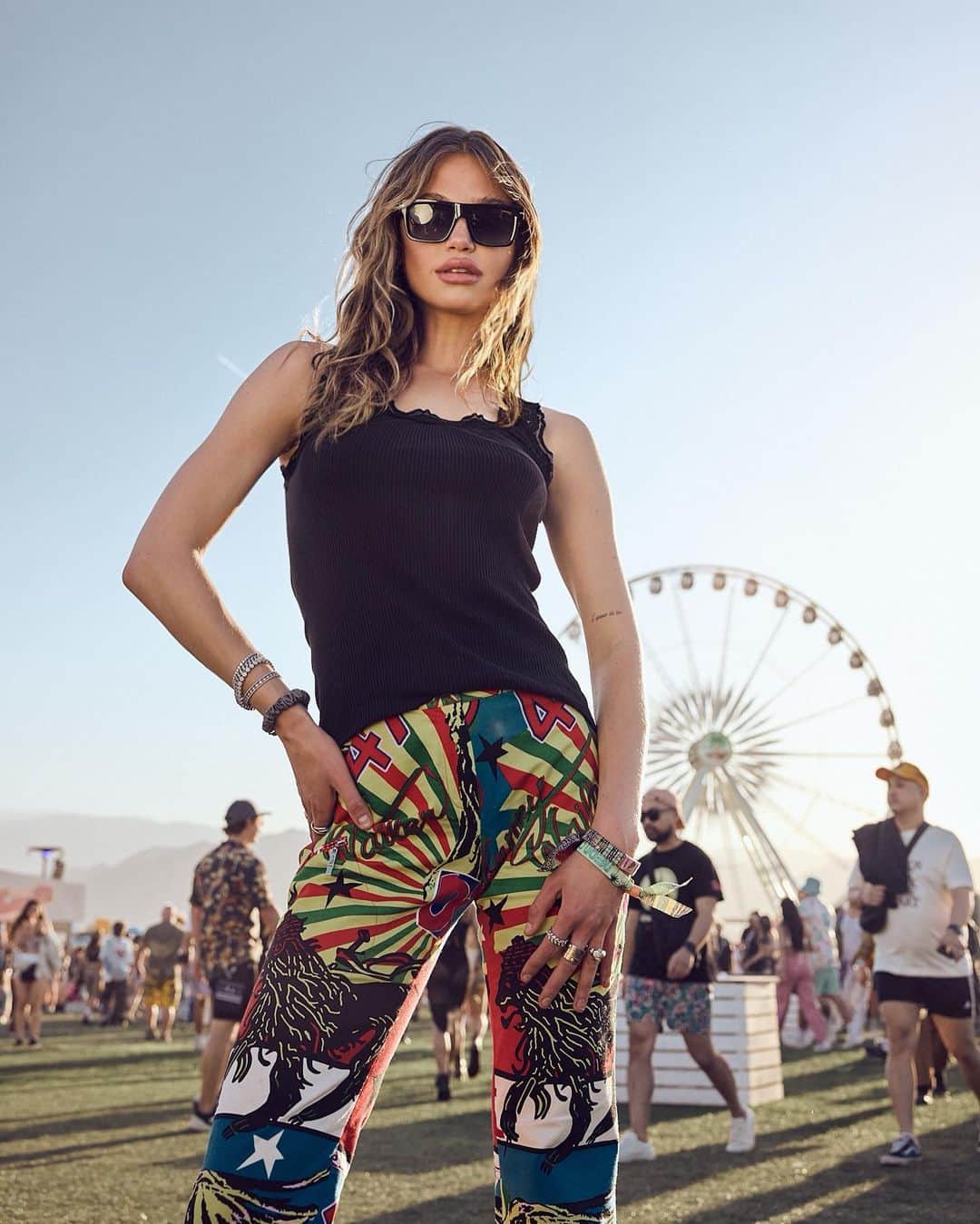 MEREDITH MICKELSONさんのインスタグラム写真 - (MEREDITH MICKELSONInstagram)「i came, i saw & i did not conquer but i did have fun🤠 #CarreraXCoachella #DriveYourStory @carrera」4月17日 3時45分 - meredithmickelson