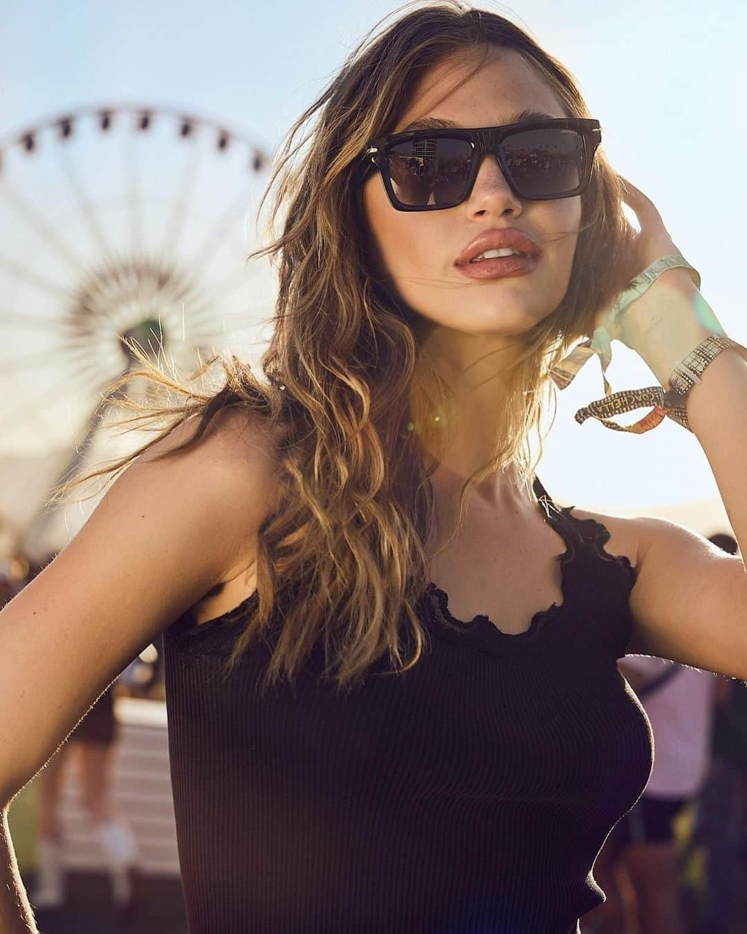 MEREDITH MICKELSONのインスタグラム：「i came, i saw & i did not conquer but i did have fun🤠 #CarreraXCoachella #DriveYourStory @carrera」