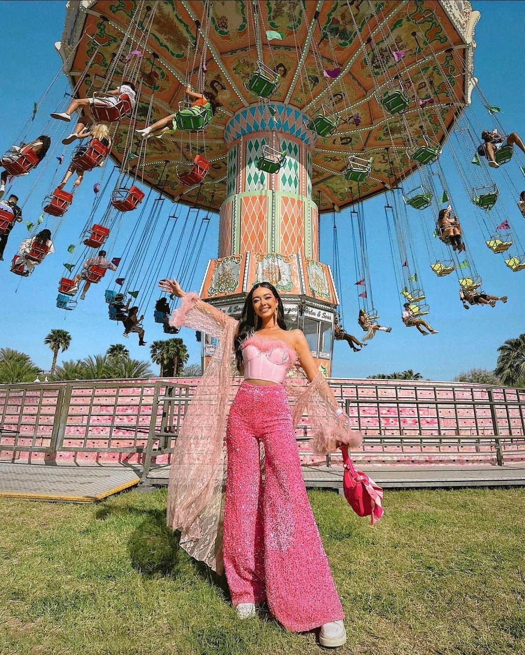 タラ・ミルクティーさんのインスタグラム写真 - (タラ・ミルクティーInstagram)「The Year of Barbie ☀️💗 @revolve #revolvefestival」4月17日 4時00分 - taramilktea