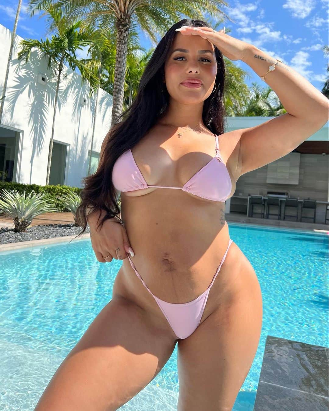 Katya Elise Henryのインスタグラム：「Imperfection is perfection to a beautiful perspective 🌸 #3monthspostpartum」