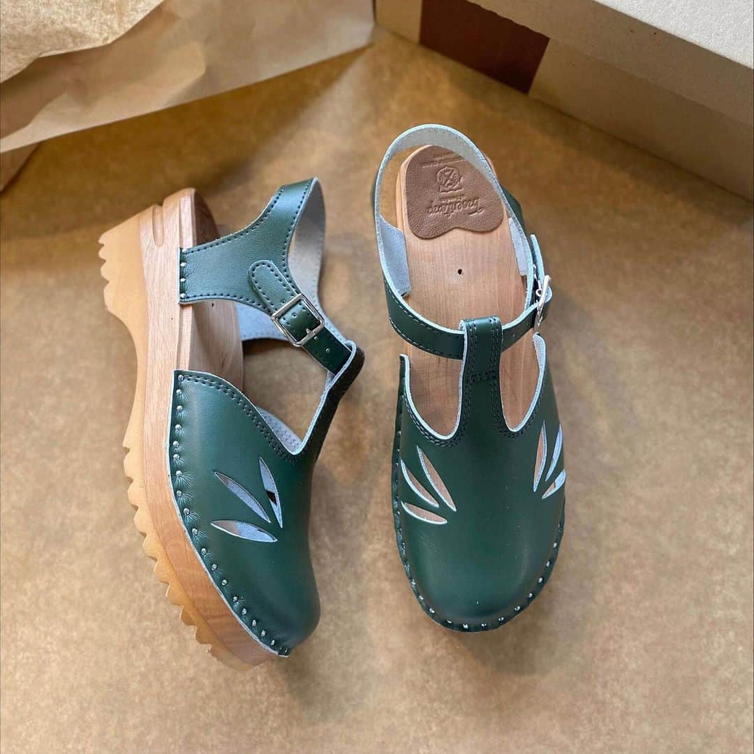 トロエントープのインスタグラム：「We are thinking about making Nelly in new colors. Any suggestions? ⚒ #custommade  . . . #troentorp #troentorps #clogstyle #clogsandals #customorder #customshoes #madebyorder #womensandals #clogshoes #clogsoftheday #muleshoes #mulesandals #woodenclogs #woodenheel #woodensandals #craftsmanshipmatters」