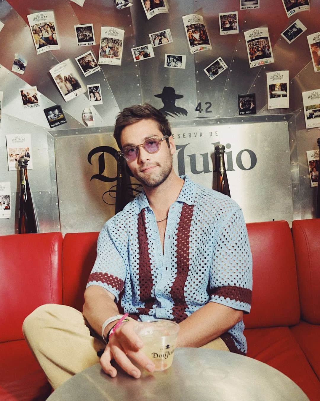 オースティン・ノースのインスタグラム：「Celebrating Coachella weekend with @donjuliotequila 🥳 #ad」