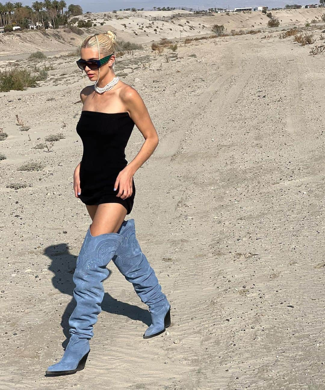 Xenia Adontsさんのインスタグラム写真 - (Xenia AdontsInstagram)「Puss in boots @paristexas_it 💙 anzeige」4月17日 4時27分 - xeniaadonts