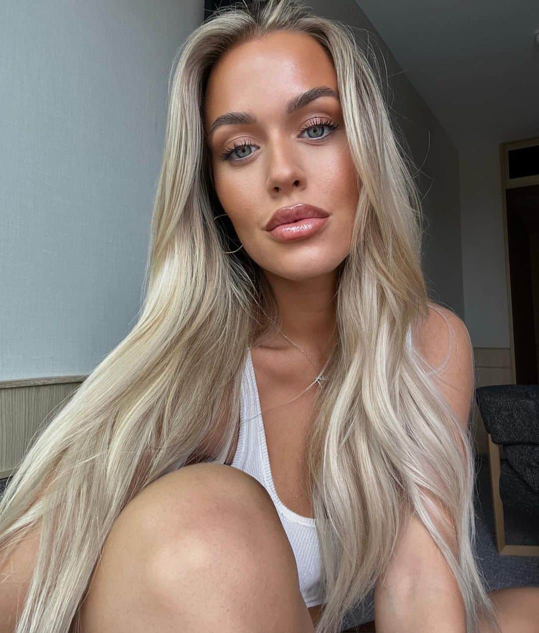ロッティー・トムリンソンのインスタグラム：「Sunday selfie x」