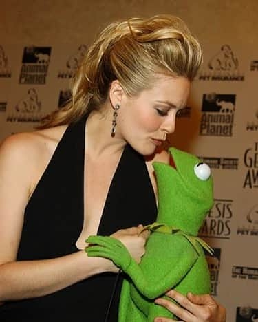 アリシア・シルヴァーストーンさんのインスタグラム写真 - (アリシア・シルヴァーストーンInstagram)「Kisses for Kermit 😘🐸」4月17日 4時28分 - aliciasilverstone