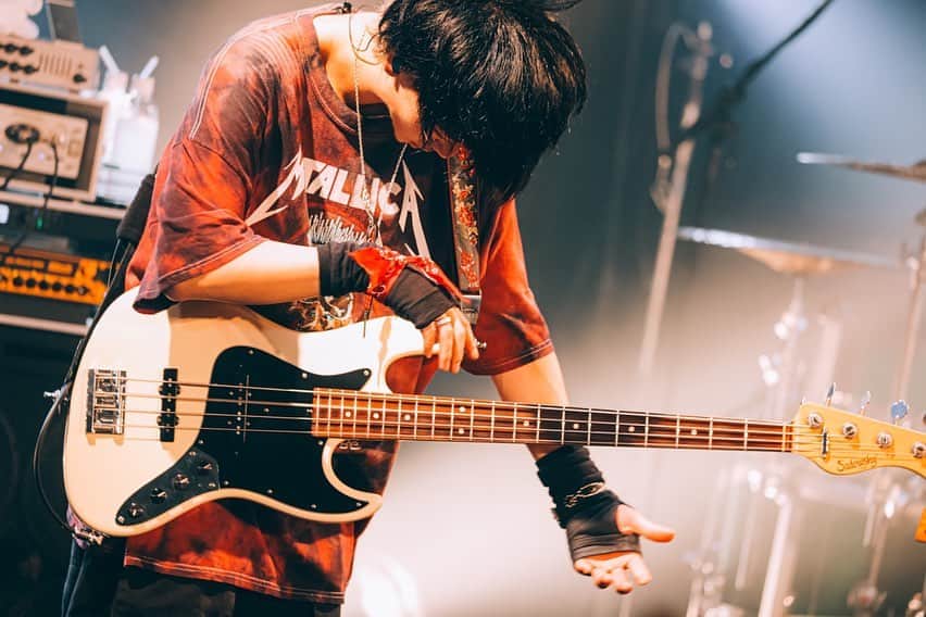 圭吾のインスタグラム：「昨日は広島でした🤘🤘 ボルテージ半端なかったわ🤘🤘」