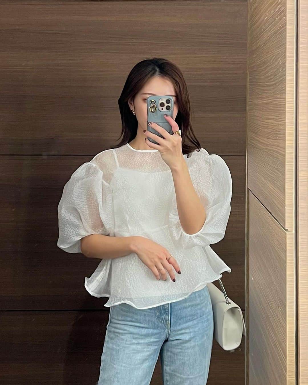 石黒美帆のインスタグラム：「.  暖かくてブラウス一枚で過ごせた日🕊 ⁡ ふわっとしたシルエットとジャカード素材が可愛かった♡  ⁡ tops @stylevoice_official  demim #bananarepublic  aaag #ysl shoes #prettyballerinas  accessory #seadsmara ⁡ @seadsmara の大ぶりなアクセとの相性も🫶🏻 ⁡ ⁡ #STYLEVOICE#stylevoiceforxxx #pr」