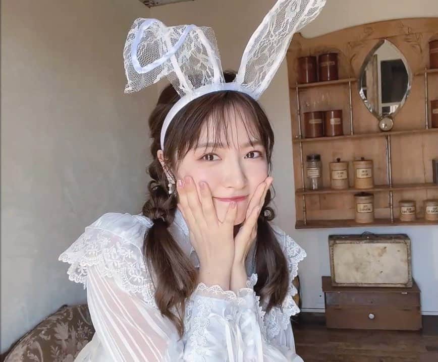 中山莉子のインスタグラム：「→🐇💕 ⁡ ノリノリで自撮りしてるけど 今見返すと恥ずかしい笑 ⁡ #私立恵比寿中学#エビ中#ebism100」