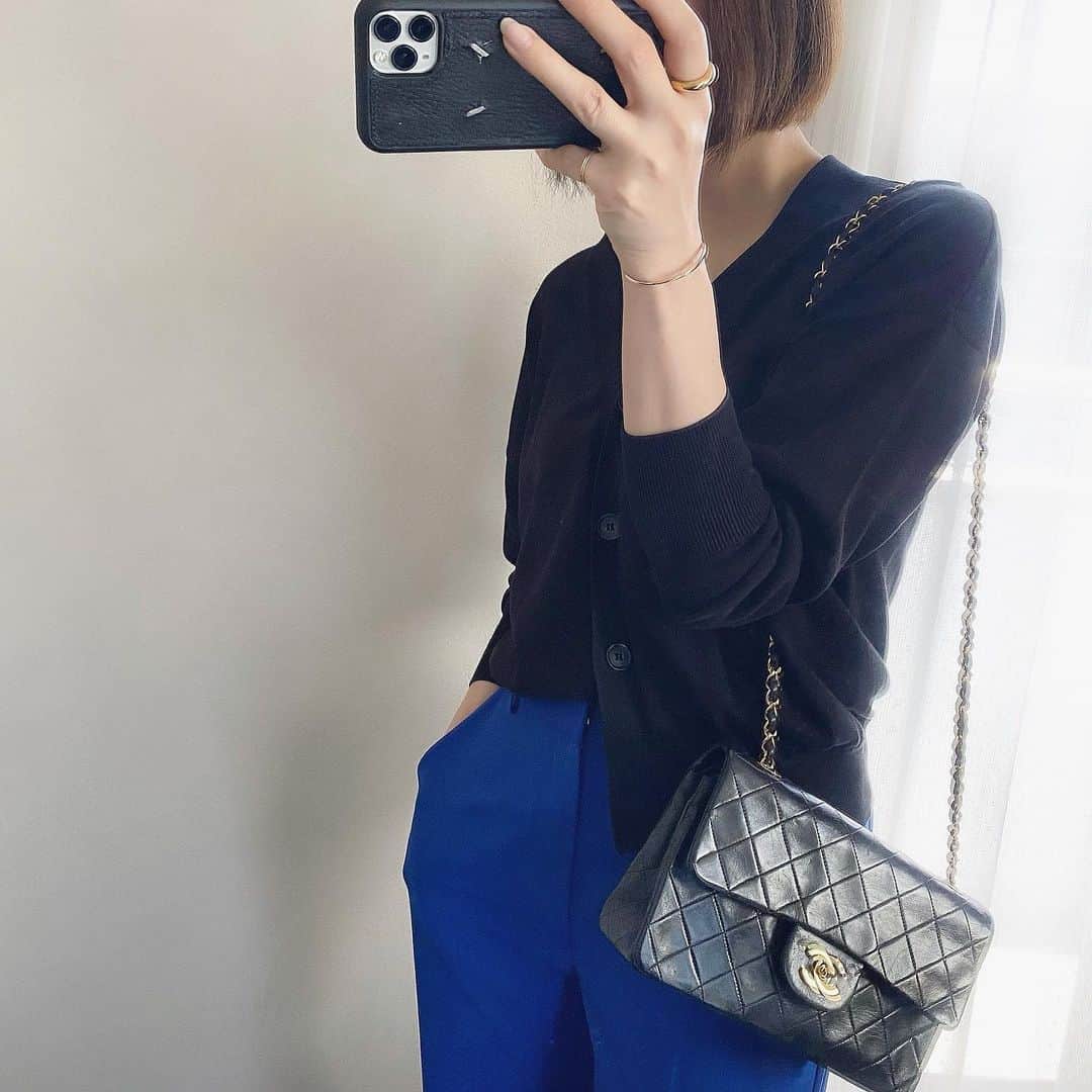 mimimi.amのインスタグラム：「Sᴜɴᴅᴀʏ...  ⬛×🟦  言いたいことだらけで 逆に書けないという日々…。  職場が相変わらず面白すぎる 色んな意味で。  おつぼねがはもんにはもんをひろげ…🫢  #お局ってほぼどこの職場にも生息してますのやろ? #私はいつか素敵なお局になりたい」