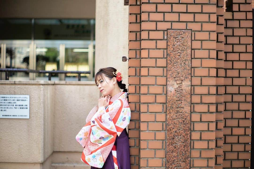 及川愛未さんのインスタグラム写真 - (及川愛未Instagram)「浅草小学校周りをお散歩〜👘📷  東京生まれで、本籍も東京だけど親が転勤族で生まれた場所、幼稚園、小学校、中学校は場所がバラバラ。断片的だけれど、下町の人達は好きだったし、この地で学校卒業したかったから、思い入れはひとしお。今でも家族ぐるみで仲が良い人達が住んでいる。私には間違いなく大事なroots🌸✨  photo by 📸 @kei_osa10 さん  袴は @kimono_daikichi さんです  『WONDER DEEVA』episode.1 DEEVA BOOKS: manami 写真集:  https://www.amazon.co.jp/dp/B0BP6P7163  . . .  #shooting #撮影 #作品撮り #作品 #被写体 #被写体希望 #model #job #hairmake  #ポートレートしま専科 #ポートレート  #photography #photooftheday  #写真  #写真好きな人と繋がりたい  #写真撮るの好き人と繋がりたい  #portraitmodel #portrait #東京カメラ部  #カメラマン募集  #ファインダー  #ファインダー越しの私の世界 #モデル #graduation  #followme #着物 #袴田 #浅草   ♠️郡司大地作品『love me』 2nd写真集発売中📚  bookwalker、7net、FOD、コミックシーモアより発売（今後展開増える予定）  https://bookwalker.jp/de40378348-f389-417d-bcf8-72851d1f9b59/  https://7net.omni7.jp/detail/5110796705  https://fod-sp.fujitv.co.jp/s/books/898454/BT000089845400100101/  https://www.cmoa.jp/title/1101297714/  amazonからも購入できます https://www.amazon.co.jp/『Love-me』-manami-写真集-ラビリンス-ebook/dp/B08VRJXF8S/ref=mp_s_a_1_28?dchild=1&keywords=manami&qid=1613345281&sr=8-28  🔹first写真集『Pin Up Girl』『PHOTO SHOT　manami （ラビリンス） オンデマンド・kindle出版より発売 https://www.amazon.co.jp/「PHOTO-SHOT」-エンジェルガール-manami-美女グラビアコレクション-manami/dp/B07SZGSZJ7/ref=mp_s_a_1_48?keywords=manami&qid=1613344854&sr=8-48  https://www.amazon.co.jp/gp/aw/d/B07TLPBDL2/ref=tmm_pap_title_0?ie=UTF8&qid=1613344846&sr=8-50  ペーパーブック&電子書籍📚FOD コミックシーモア　 7net amazon amazon kindle展開中 Pin Up Girl manga.fod.fujitv.co.jp/books/632893/B…  PHOTO SHOT 7net.omni7.jp/detail/  セクシークイーン cmoa.jp/title/11012474…  7net.omni7.jp/detail/5110814…  loveme manga.fod.fujitv.co.jp/books/898454/B…/  ピロシキーズの恋愛こじらせチャンネルゲスト出演🆕 https://m.youtube.com/channel/UC1cc-n59HLmEdJsZeTzr5rA/videos  プロカメラマン被写体youtube番組ゲストDANCE IN THE SUNSET｜はまぐら https://m.youtube.com/watch?v=A93G0X-1Gyg  Video portrait 30｜Nikon Z6Ⅱ（ポートレートムービー） はまぐら  youtu.be/NWt26pP3YLk  Video portrait 33｜THE COSMETIC｜NIKKOR Z 24-70 f/2.8 S｜ Nikon Z6Ⅱ（ポートレートムービー）  youtu.be/Wap0EgFvtdQ 🆕  Video portrait 39｜NIGHT WALK｜NIKKORZ 50mm f/1.2 S｜ Nikon Z6Ⅱ（ポートレートムービー） はまぐら 🆕 https://m.youtube.com/watch?v=unXSI2gUYlE」4月16日 19時46分 - manamioichan