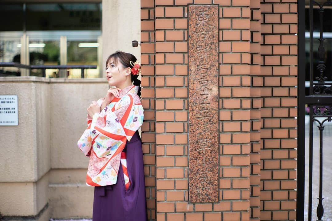 及川愛未さんのインスタグラム写真 - (及川愛未Instagram)「浅草小学校周りをお散歩〜👘📷  東京生まれで、本籍も東京だけど親が転勤族で生まれた場所、幼稚園、小学校、中学校は場所がバラバラ。断片的だけれど、下町の人達は好きだったし、この地で学校卒業したかったから、思い入れはひとしお。今でも家族ぐるみで仲が良い人達が住んでいる。私には間違いなく大事なroots🌸✨  photo by 📸 @kei_osa10 さん  袴は @kimono_daikichi さんです  『WONDER DEEVA』episode.1 DEEVA BOOKS: manami 写真集:  https://www.amazon.co.jp/dp/B0BP6P7163  . . .  #shooting #撮影 #作品撮り #作品 #被写体 #被写体希望 #model #job #hairmake  #ポートレートしま専科 #ポートレート  #photography #photooftheday  #写真  #写真好きな人と繋がりたい  #写真撮るの好き人と繋がりたい  #portraitmodel #portrait #東京カメラ部  #カメラマン募集  #ファインダー  #ファインダー越しの私の世界 #モデル #graduation  #followme #着物 #袴田 #浅草   ♠️郡司大地作品『love me』 2nd写真集発売中📚  bookwalker、7net、FOD、コミックシーモアより発売（今後展開増える予定）  https://bookwalker.jp/de40378348-f389-417d-bcf8-72851d1f9b59/  https://7net.omni7.jp/detail/5110796705  https://fod-sp.fujitv.co.jp/s/books/898454/BT000089845400100101/  https://www.cmoa.jp/title/1101297714/  amazonからも購入できます https://www.amazon.co.jp/『Love-me』-manami-写真集-ラビリンス-ebook/dp/B08VRJXF8S/ref=mp_s_a_1_28?dchild=1&keywords=manami&qid=1613345281&sr=8-28  🔹first写真集『Pin Up Girl』『PHOTO SHOT　manami （ラビリンス） オンデマンド・kindle出版より発売 https://www.amazon.co.jp/「PHOTO-SHOT」-エンジェルガール-manami-美女グラビアコレクション-manami/dp/B07SZGSZJ7/ref=mp_s_a_1_48?keywords=manami&qid=1613344854&sr=8-48  https://www.amazon.co.jp/gp/aw/d/B07TLPBDL2/ref=tmm_pap_title_0?ie=UTF8&qid=1613344846&sr=8-50  ペーパーブック&電子書籍📚FOD コミックシーモア　 7net amazon amazon kindle展開中 Pin Up Girl manga.fod.fujitv.co.jp/books/632893/B…  PHOTO SHOT 7net.omni7.jp/detail/  セクシークイーン cmoa.jp/title/11012474…  7net.omni7.jp/detail/5110814…  loveme manga.fod.fujitv.co.jp/books/898454/B…/  ピロシキーズの恋愛こじらせチャンネルゲスト出演🆕 https://m.youtube.com/channel/UC1cc-n59HLmEdJsZeTzr5rA/videos  プロカメラマン被写体youtube番組ゲストDANCE IN THE SUNSET｜はまぐら https://m.youtube.com/watch?v=A93G0X-1Gyg  Video portrait 30｜Nikon Z6Ⅱ（ポートレートムービー） はまぐら  youtu.be/NWt26pP3YLk  Video portrait 33｜THE COSMETIC｜NIKKOR Z 24-70 f/2.8 S｜ Nikon Z6Ⅱ（ポートレートムービー）  youtu.be/Wap0EgFvtdQ 🆕  Video portrait 39｜NIGHT WALK｜NIKKORZ 50mm f/1.2 S｜ Nikon Z6Ⅱ（ポートレートムービー） はまぐら 🆕 https://m.youtube.com/watch?v=unXSI2gUYlE」4月16日 19時46分 - manamioichan