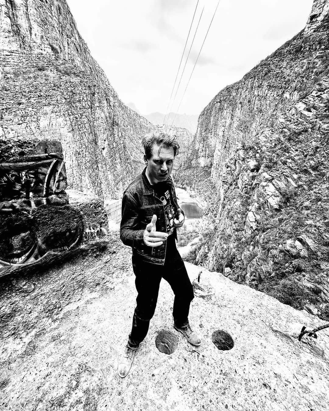 フランツ・フェルディナンドのインスタグラム：「Some great Mexico memories! 🇲🇽  📸 @tasselldawson & @_bob_hardy_」