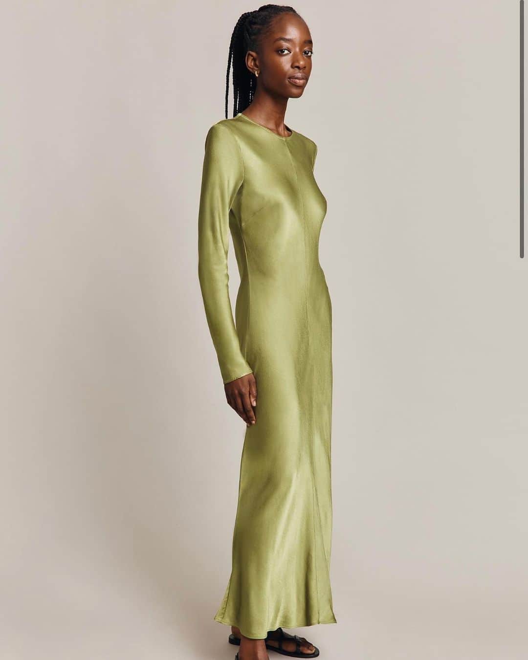 ゴーストさんのインスタグラム写真 - (ゴーストInstagram)「The olive Mari dress. Back in stock in all sizes - be quick before she goes again! 💚」4月16日 19時45分 - ghostfashion