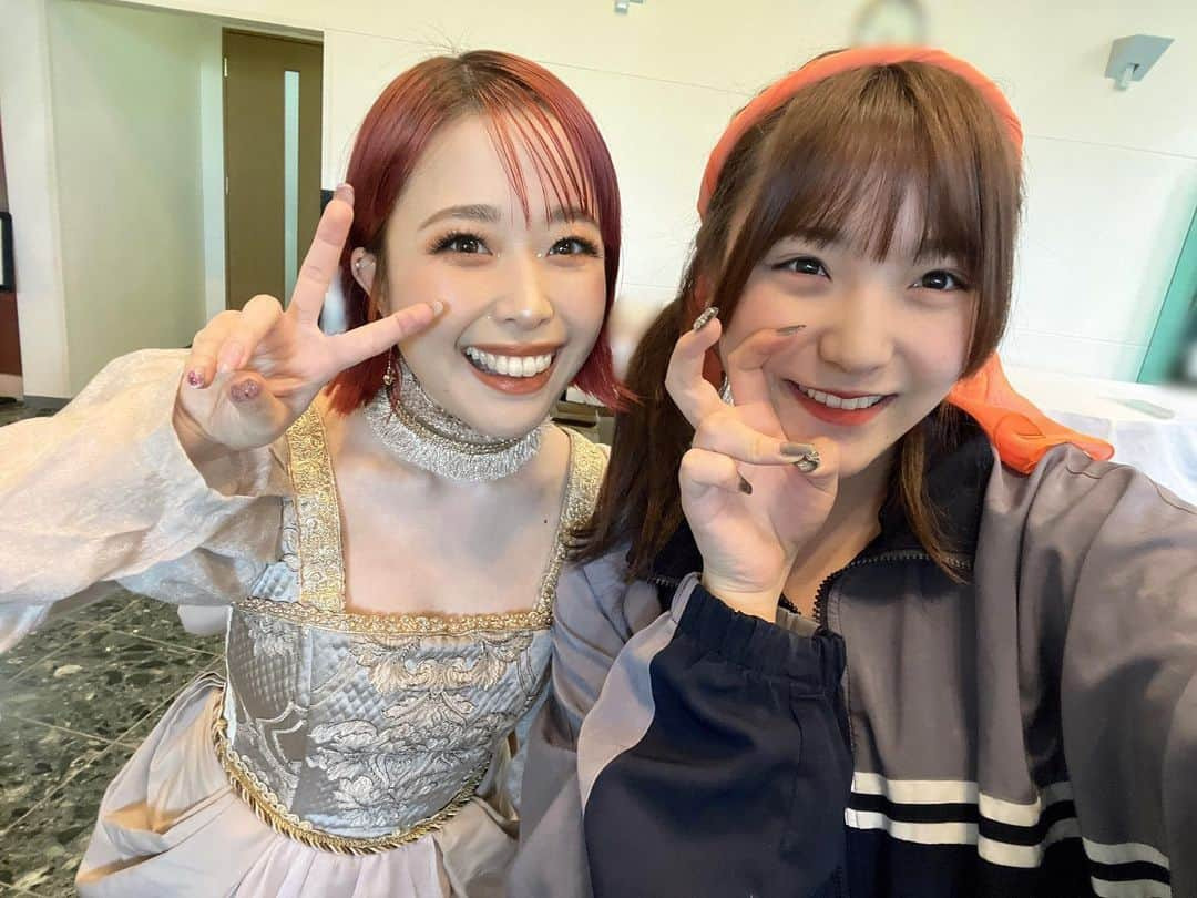 清野桃々姫さんのインスタグラム写真 - (清野桃々姫Instagram)「ᜊ  ああぁ だいすきなおねえさま、、、 フィロソフィーのダンス（ @dance_for_philosophy ）の 日向ハルさん（ @___ohalu___ ）  「ももひめちゃん〜？」て声掛けてくださって😭撮って頂きましたあ😭 んぎゃぁうれしすぎる、、、  何もかも大好きであこがれです🫶また会いたい、、、、😭 　 　 #しず恋2023  #フィロソフィーのダンス  #日向ハル さん #ももひめもりー #清野桃々姫  #momohime  #โมะโมะฮิเมะ #PrincesaDurazno #love #idol  #Japan #ญี่ปุ่น #TalkBox #humanbeatbox #beyooooonds #helloproject」4月16日 19時55分 - momohime_kiyono.official